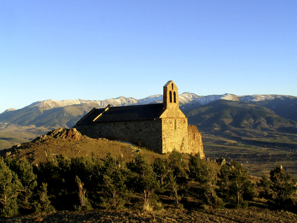 La chapelle de Belloc prs de Dorres domine le plateau Cerdan